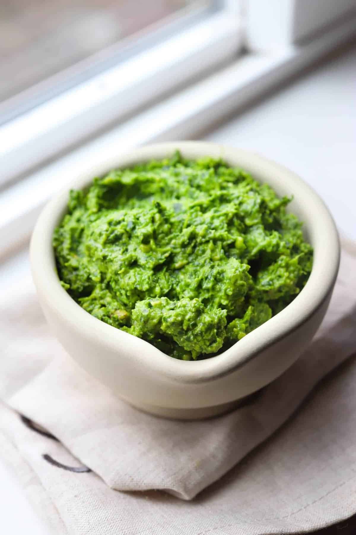 Creamy vegan kale pesto