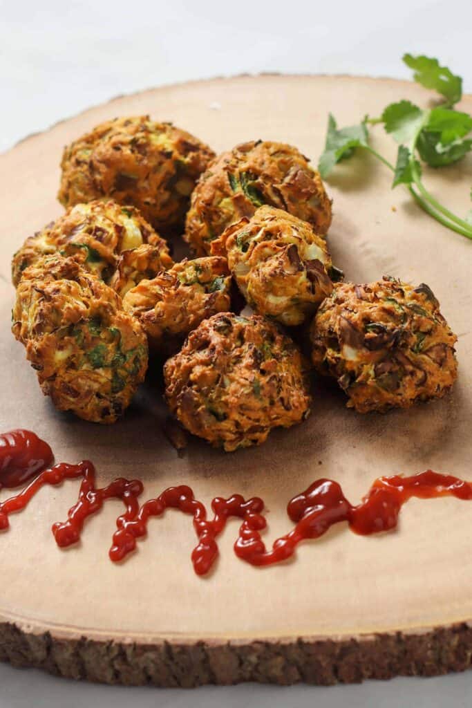 South Indian Vegan Cabbage Fritters (Cabbage Pakoda)