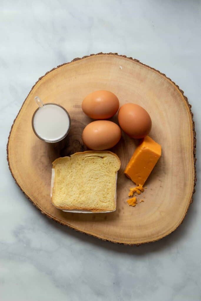 Ingredients for savory French toast with egg-in-hole 
