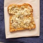 Garlicky Italian toast with cheese and Italian seasoning