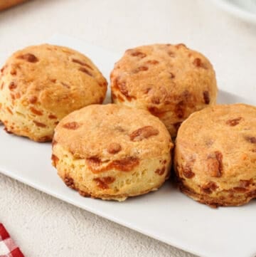 Cheddar Biscuits - Vertical Featured Image (3)