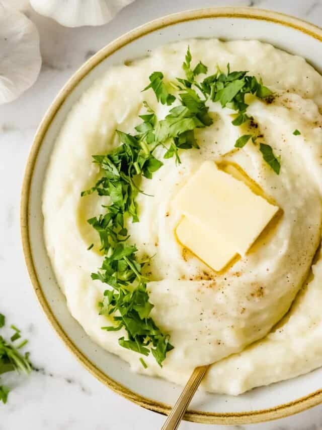 Easy Garlic Mashed Potatoes!
